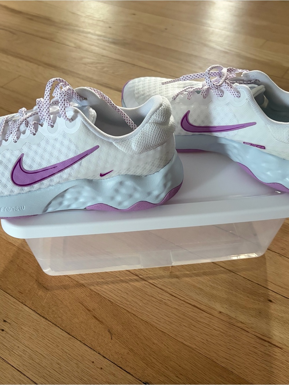 Nike White & Purple Athletic Sneakers